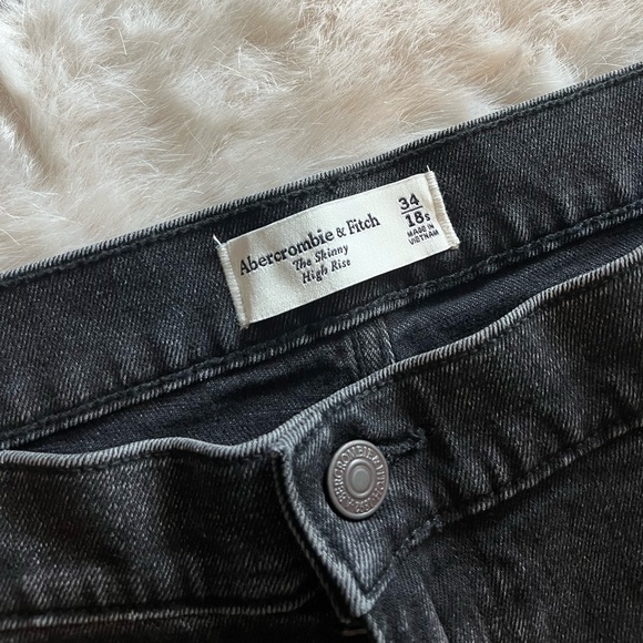 A&F High-Rise Vent Split Hem Skinny Jean in Black 34 / 18 Short - Picture 11 of 16